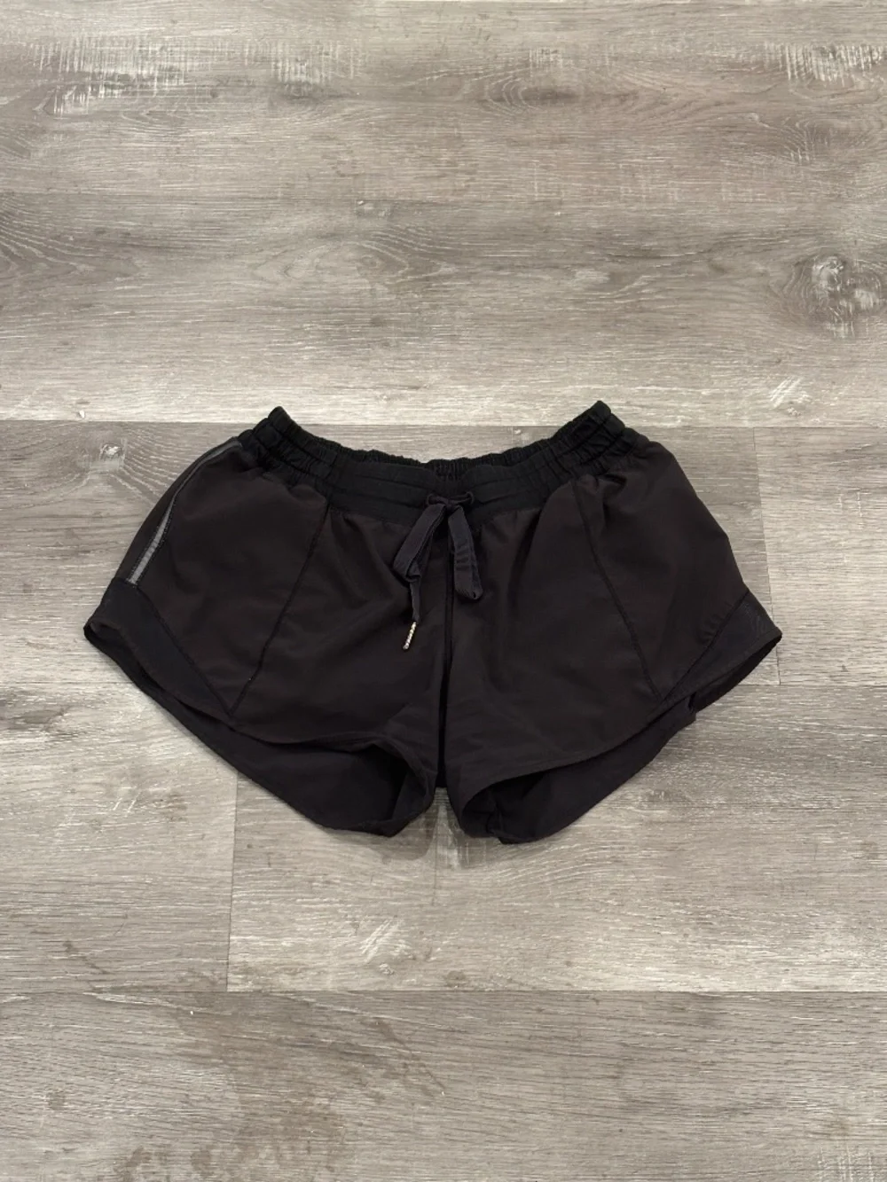 Lululemon Hotty Hot Low-Rise Lined Short 2.5